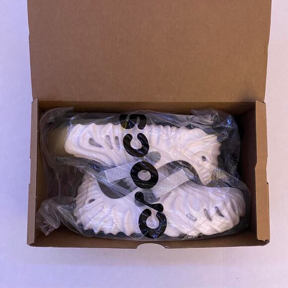 Athletic_Shoes
